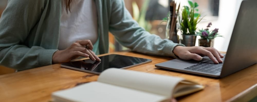 Learn language app vs course: comparing apps and online courses for fluency